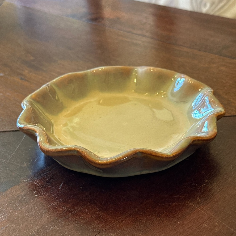 Brand New TERRAIN Pottery Wave Ruffle Edge Dish Tray Round Tan 6 1/4”